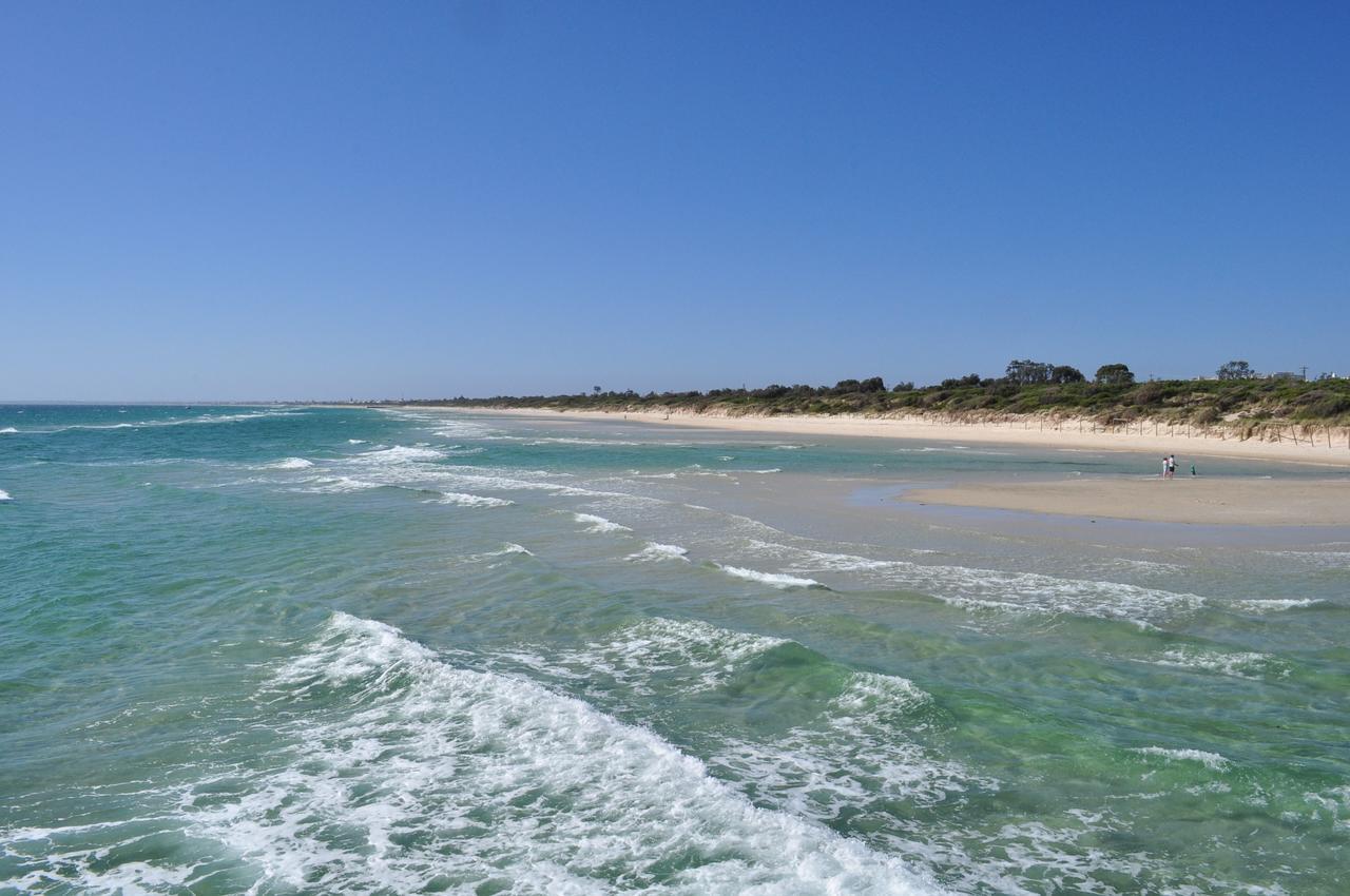 Sailaway Beach House Melbourne Room photo